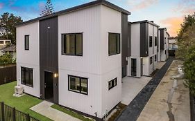 Jupiter St Holiday Home No 4